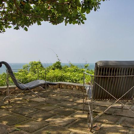 Red Cliffs Hotel Уелигама Екстериор снимка